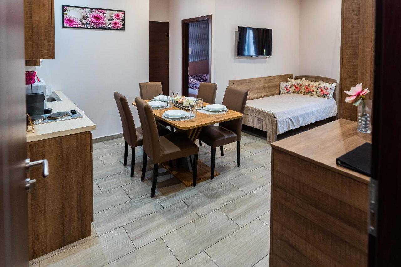 Allium Apartment Makó Екстериор снимка